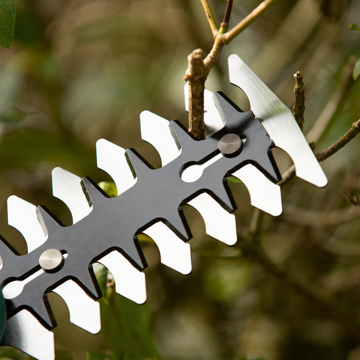 Bosch Isio III Akülü Çit Kesme Makinesi 8