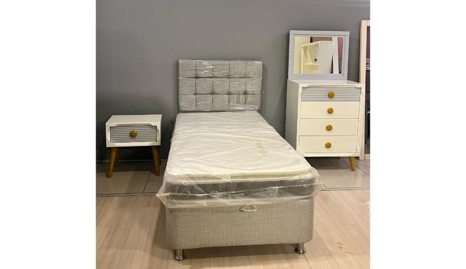 Teşhir Radio Genç Odası 5