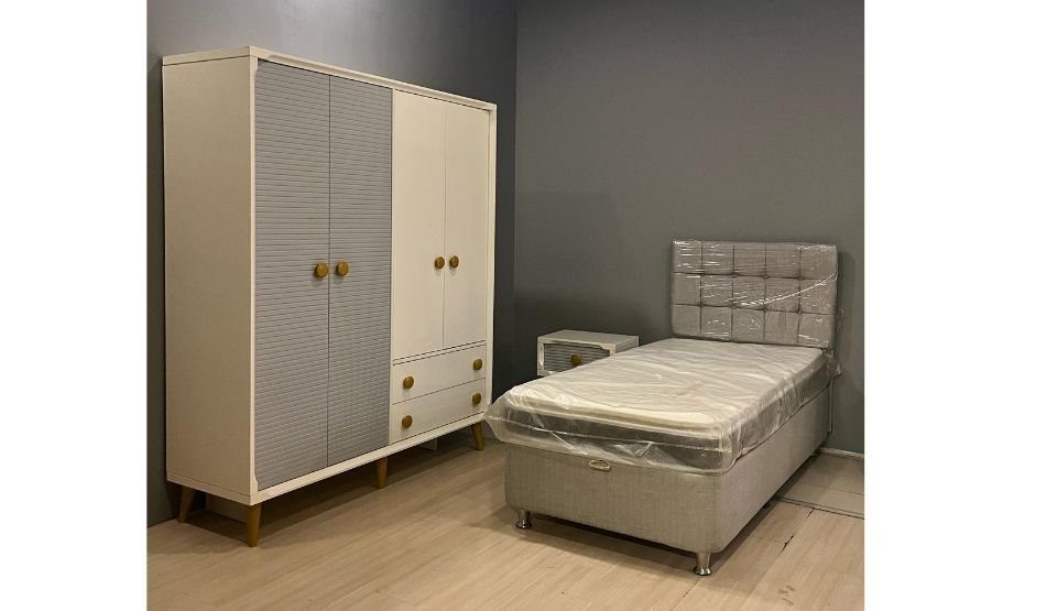 Teşhir Radio Genç Odası 2